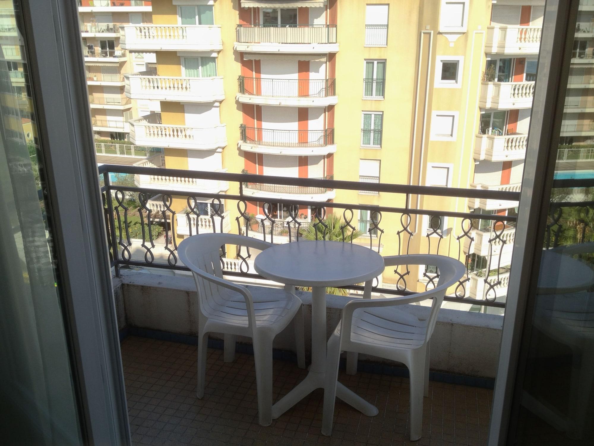 Magnan Hotel 2*